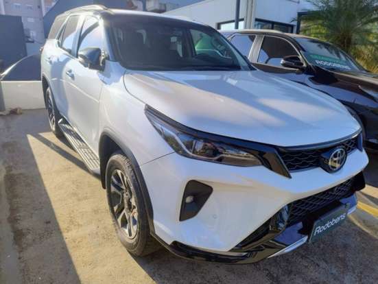 TOYOTA-HILUX SW4-2024