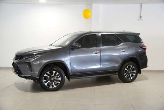 TOYOTA-HILUX SW4-2.8 D-4D TURBO DIESEL SRX PLATINUM 7L 4X4 AUTOMÁTICO TOYOTA-HILUX SW4-2024