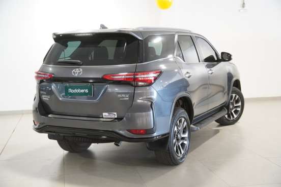 TOYOTA-HILUX SW4-2.8 D-4D TURBO DIESEL SRX PLATINUM 7L 4X4 AUTOMÁTICO TOYOTA-HILUX SW4-2024