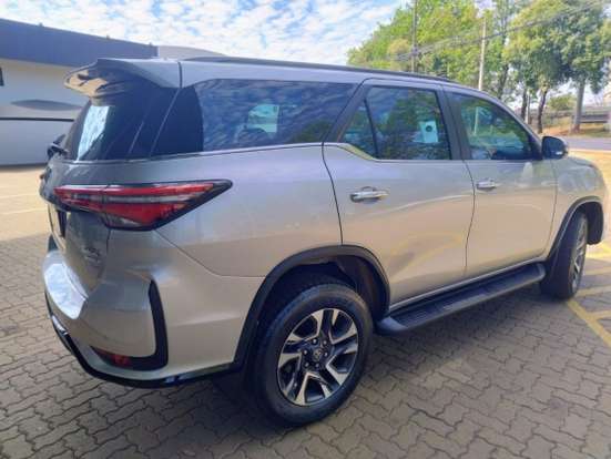 TOYOTA-HILUX SW4-2024