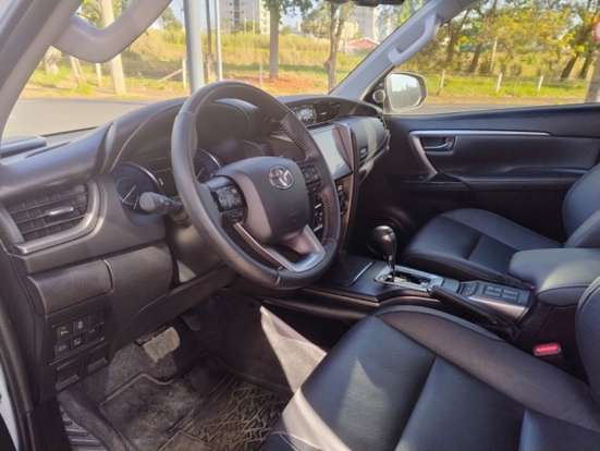 TOYOTA-HILUX SW4-2024