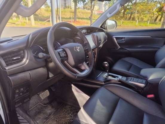 TOYOTA-HILUX SW4-2.8 D-4D TURBO DIESEL SRX PLATINUM 7L 4X4 AUTOMÁTICO TOYOTA-HILUX SW4-2024