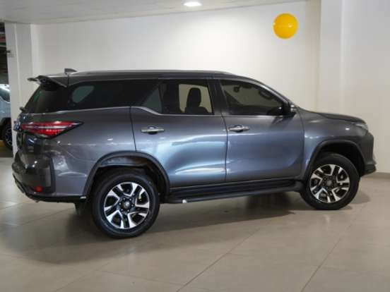 TOYOTA-HILUX SW4-2.8 D-4D TURBO DIESEL SRX PLATINUM 7L 4X4 AUTOMÁTICO TOYOTA-HILUX SW4-2024
