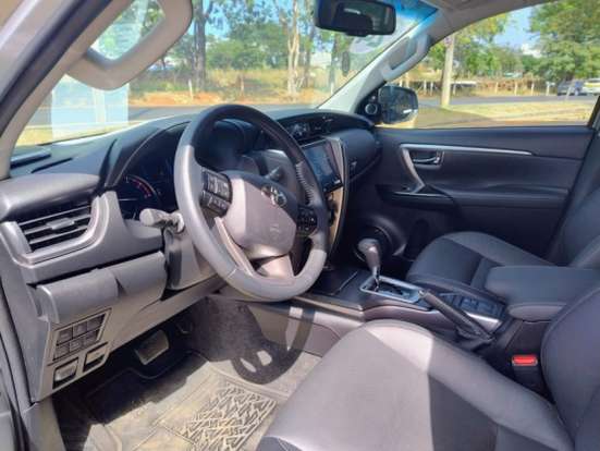 TOYOTA-HILUX SW4-2024