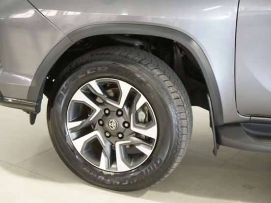 TOYOTA-HILUX SW4-2.8 D-4D TURBO DIESEL SRX PLATINUM 7L 4X4 AUTOMÁTICO TOYOTA-HILUX SW4-2024