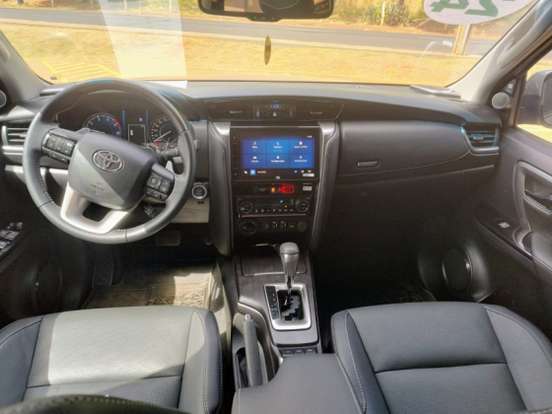 TOYOTA-HILUX SW4-2.8 D-4D TURBO DIESEL SRX PLATINUM 7L 4X4 AUTOMÁTICO TOYOTA-HILUX SW4-2024