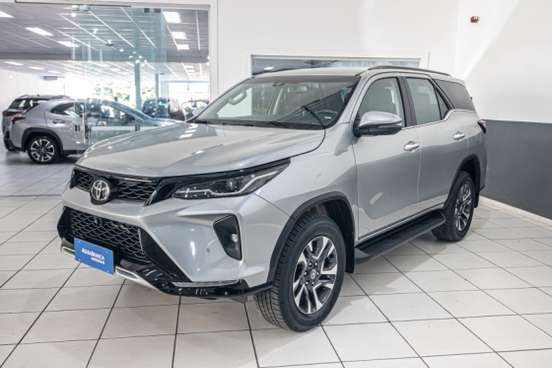 TOYOTA-HILUX SW4-2023
