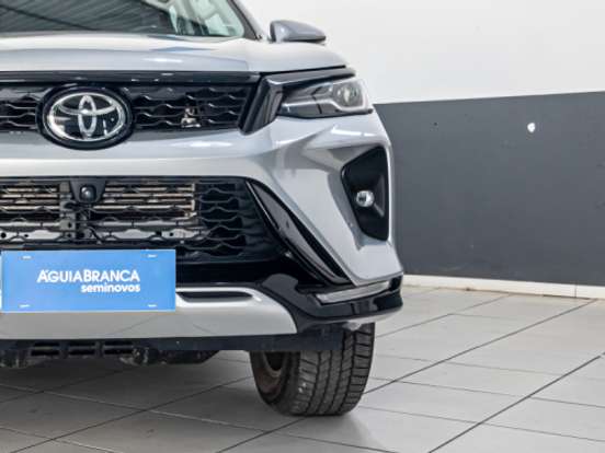 TOYOTA-HILUX SW4-2.8 D-4D TURBO DIESEL SRX PLATINUM 7L 4X4 AUTOMÁTICO TOYOTA-HILUX SW4-2023
