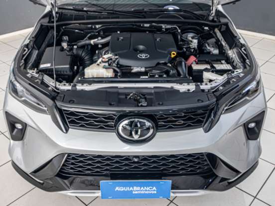 TOYOTA-HILUX SW4-2.8 D-4D TURBO DIESEL SRX PLATINUM 7L 4X4 AUTOMÁTICO TOYOTA-HILUX SW4-2023