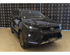 TOYOTA HILUX SW4 2.8 D-4D TURBO DIESEL SRX PLATINUM 7L 4X4 AUTOMÁTICO TOYOTA HILUX SW4 2.8 D-4D TURBO DIESEL SRX PLATINUM 7L 4X4 AUTOMÁTICO