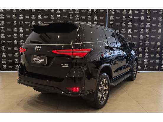 TOYOTA-HILUX SW4-2024