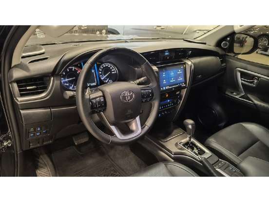 TOYOTA-HILUX SW4-2.8 D-4D TURBO DIESEL SRX PLATINUM 7L 4X4 AUTOMÁTICO TOYOTA-HILUX SW4-2024