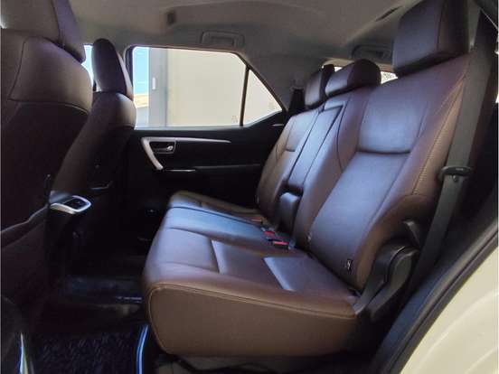TOYOTA-HILUX SW4-2016