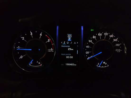 TOYOTA-HILUX SW4-2016