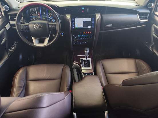 TOYOTA-HILUX SW4-2016