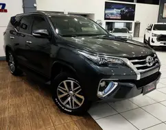 TOYOTA HILUX SW4 2.8 SRX 4X4 7 LUGARES 16V TURBO INTERCOOLER DIESEL 4P AUTOMÁTICO TOYOTA HILUX SW4 2.8 SRX 4X4 7 LUGARES 16V TURBO INTERCOOLER DIESEL 4P AUTOMÁTICO