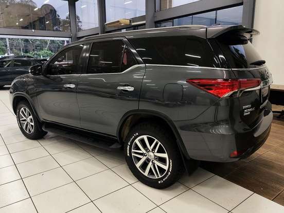 TOYOTA-HILUX SW4-2017