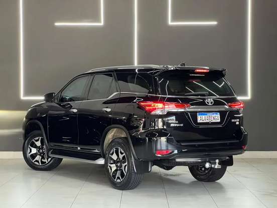 TOYOTA-HILUX SW4-2.8 SRX DIAMOND 4X4 7 LUGARES 16V TURBO INTERCOOLER DIESEL 4P AUTOMÁTICO TOYOTA-HILUX SW4-2019