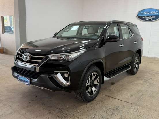 TOYOTA-HILUX SW4-2.8 SRX DIAMOND 4X4 7 LUGARES 16V TURBO INTERCOOLER DIESEL 4P AUTOMÁTICO TOYOTA-HILUX SW4-2019