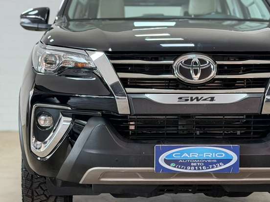 TOYOTA-HILUX SW4-2.8 SRX DIAMOND 4X4 7 LUGARES 16V TURBO INTERCOOLER DIESEL 4P AUTOMÁTICO TOYOTA-HILUX SW4-2019