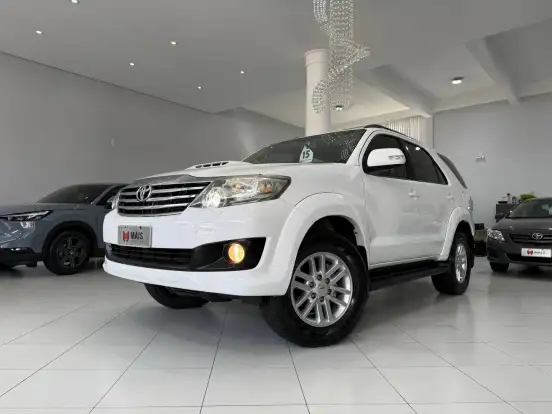 TOYOTA-HILUX SW4-2015