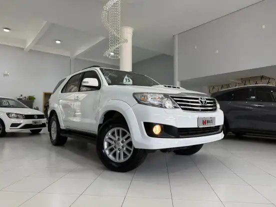 TOYOTA-HILUX SW4-2015