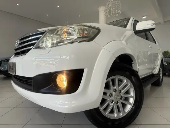 TOYOTA-HILUX SW4-3.0 SRV 4X4 16V TURBO INTERCOOLER DIESEL 4P AUTOMÁTICO TOYOTA-HILUX SW4-2015