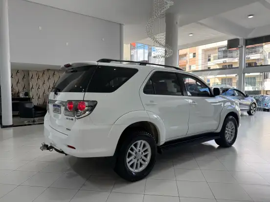 TOYOTA-HILUX SW4-3.0 SRV 4X4 16V TURBO INTERCOOLER DIESEL 4P AUTOMÁTICO TOYOTA-HILUX SW4-2015