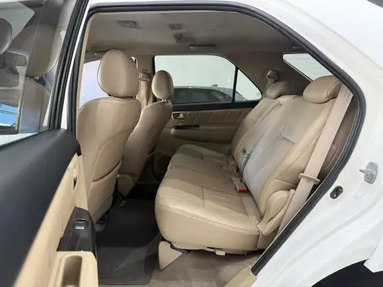 TOYOTA-HILUX SW4-2015