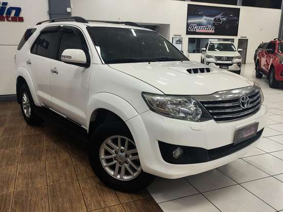 TOYOTA-HILUX SW4-2014
