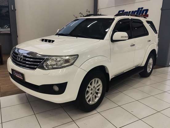 TOYOTA-HILUX SW4-2014