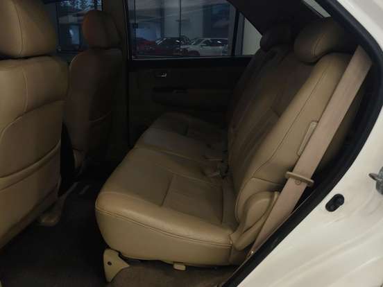 TOYOTA-HILUX SW4-2014