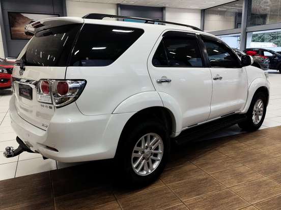 TOYOTA-HILUX SW4-2014