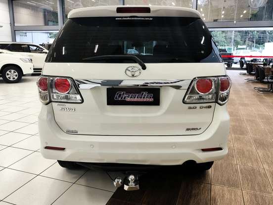 TOYOTA-HILUX SW4-2014