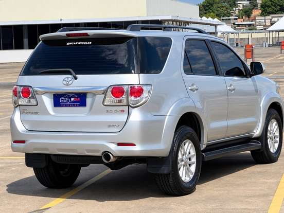 TOYOTA-HILUX SW4-3.0 SRV 4X4 16V TURBO INTERCOOLER DIESEL 4P AUTOMÁTICO TOYOTA-HILUX SW4-2012