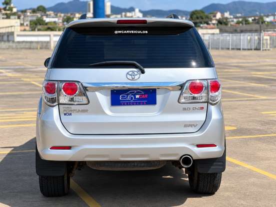 TOYOTA-HILUX SW4-3.0 SRV 4X4 16V TURBO INTERCOOLER DIESEL 4P AUTOMÁTICO TOYOTA-HILUX SW4-2012