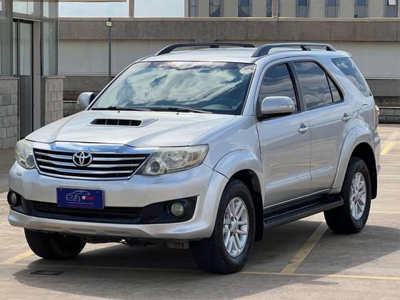 TOYOTA HILUX SW4 3.0 SRV 4X4 16V TURBO INTERCOOLER DIESEL 4P AUTOMÁTICO