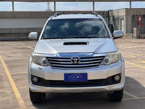 TOYOTA-HILUX SW4-3.0 SRV 4X4 16V TURBO INTERCOOLER DIESEL 4P AUTOMÁTICO TOYOTA-HILUX SW4-2012