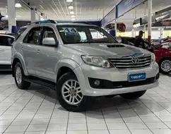 TOYOTA HILUX SW4 3.0 SRV 4X4 7 LUGARES 16V TURBO INTERCOOLER DIESEL 4P AUTOMÁTICO TOYOTA HILUX SW4 3.0 SRV 4X4 7 LUGARES 16V TURBO INTERCOOLER DIESEL 4P AUTOMÁTICO
