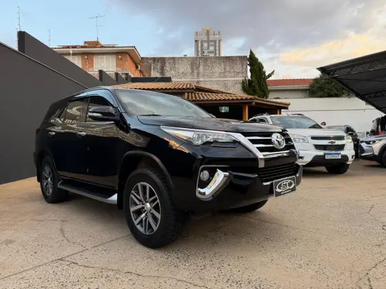 TOYOTA HILUX SW4 4.0 SRX 4X4 7 LUGARES V6 24V GASOLINA 4P AUTOMÁTICO