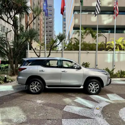 TOYOTA-HILUX SW4-4.0 SRX 4X4 7 LUGARES V6 24V GASOLINA 4P AUTOMÁTICO TOYOTA-HILUX SW4-2016