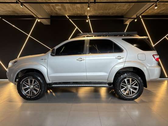 TOYOTA-HILUX SW4-2010