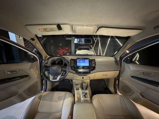 TOYOTA-HILUX SW4-2010