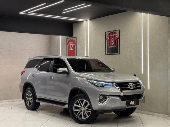 TOYOTA HILUX SW4 4.0 SRX 4X4 7 LUGARES V6 24V GASOLINA 4P AUTOMÁTICO