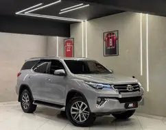 TOYOTA HILUX SW4 4.0 SRX 4X4 7 LUGARES V6 24V GASOLINA 4P AUTOMÁTICO TOYOTA HILUX SW4 4.0 SRX 4X4 7 LUGARES V6 24V GASOLINA 4P AUTOMÁTICO