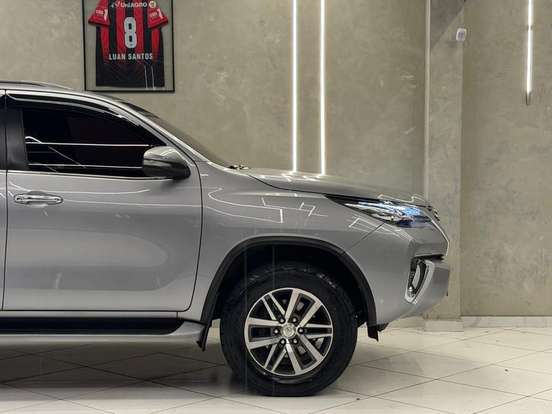 TOYOTA-HILUX SW4-2016