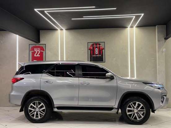 TOYOTA-HILUX SW4-4.0 SRX 4X4 7 LUGARES V6 24V GASOLINA 4P AUTOMÁTICO TOYOTA-HILUX SW4-2016