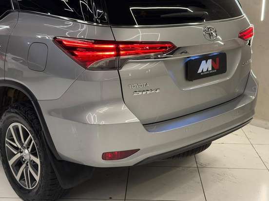 TOYOTA-HILUX SW4-2016
