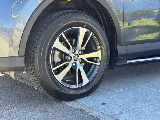 TOYOTA-RAV4-2017