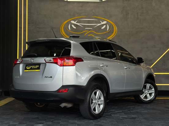 TOYOTA-RAV4-2013